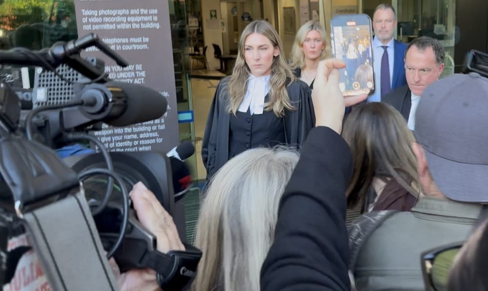 Media cops a broadside from Simon Patterson post image