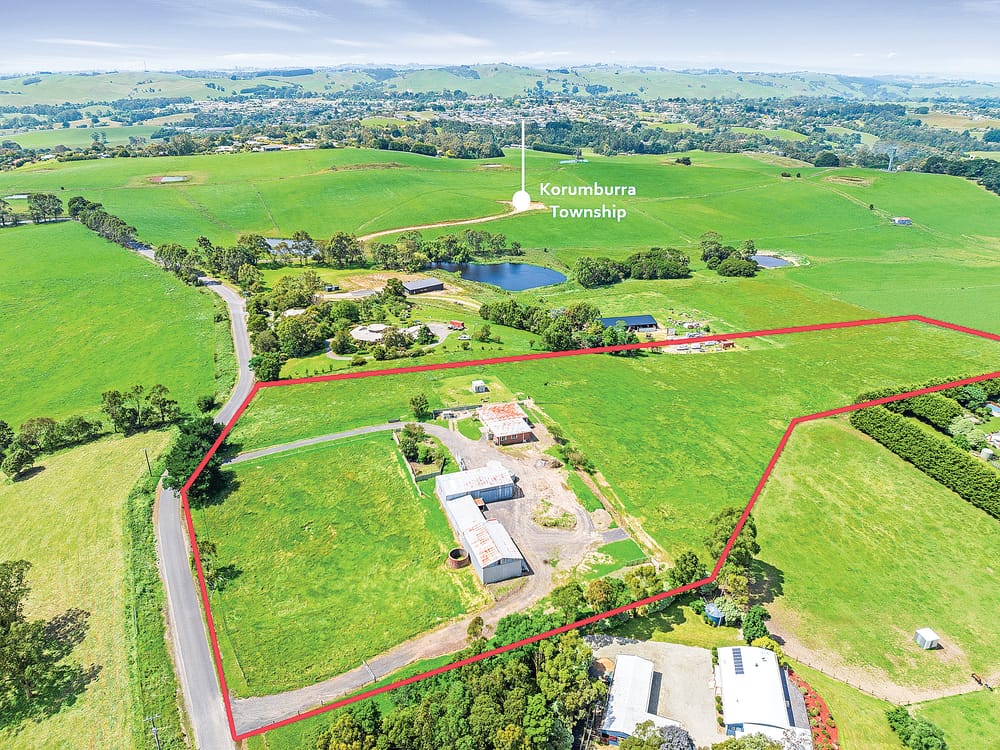 “Clancys Lookout” scenic views on 10 acres post image