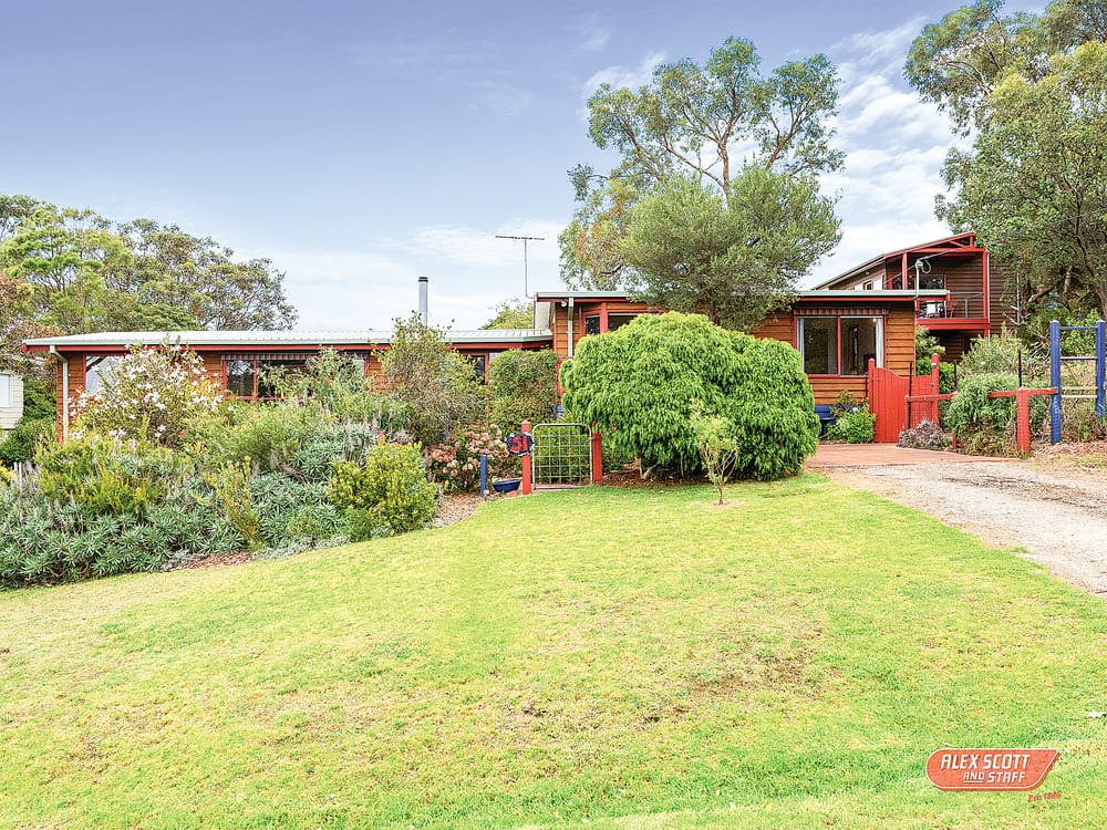 Two homes on large allotment post image