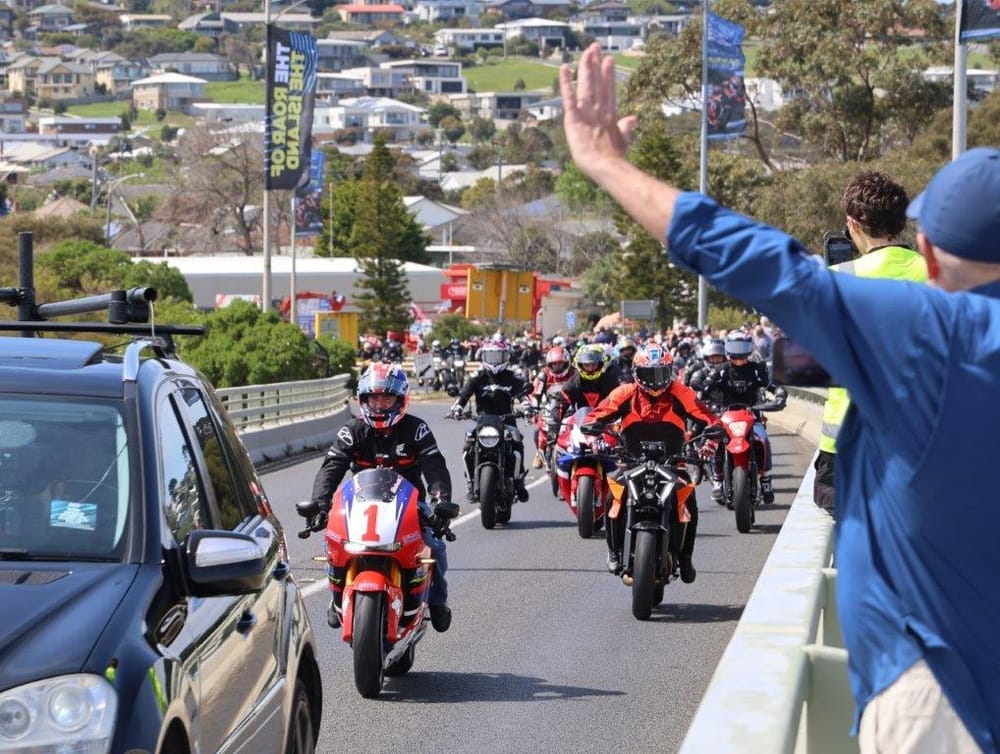 'Good on ya, Mick!' Doohan leads ride to Phillip Island MotoGP post image