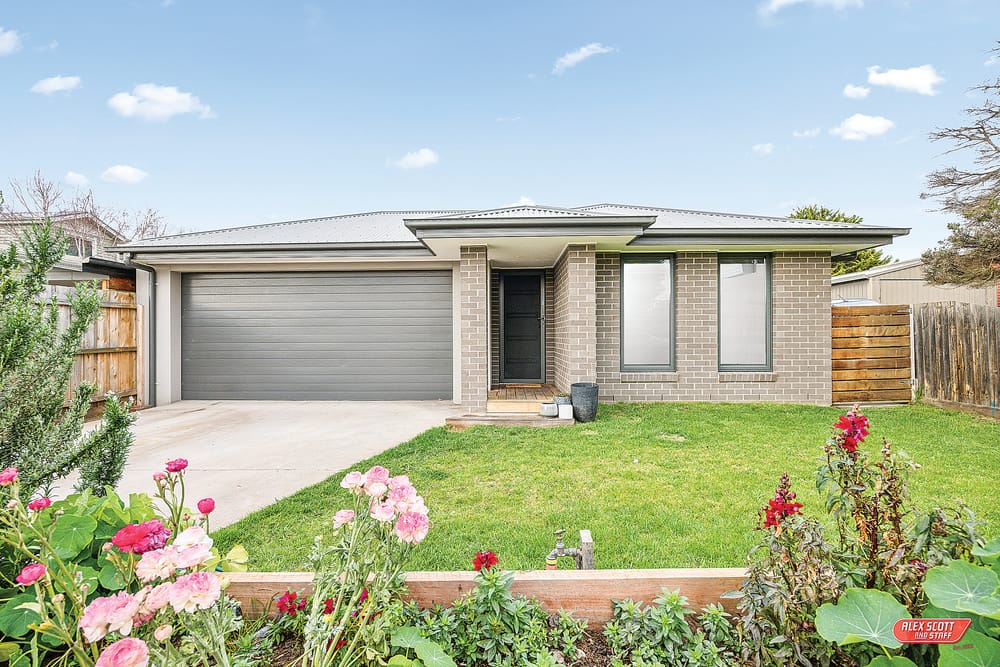 Stunning modern home in sought-after Corinella post image