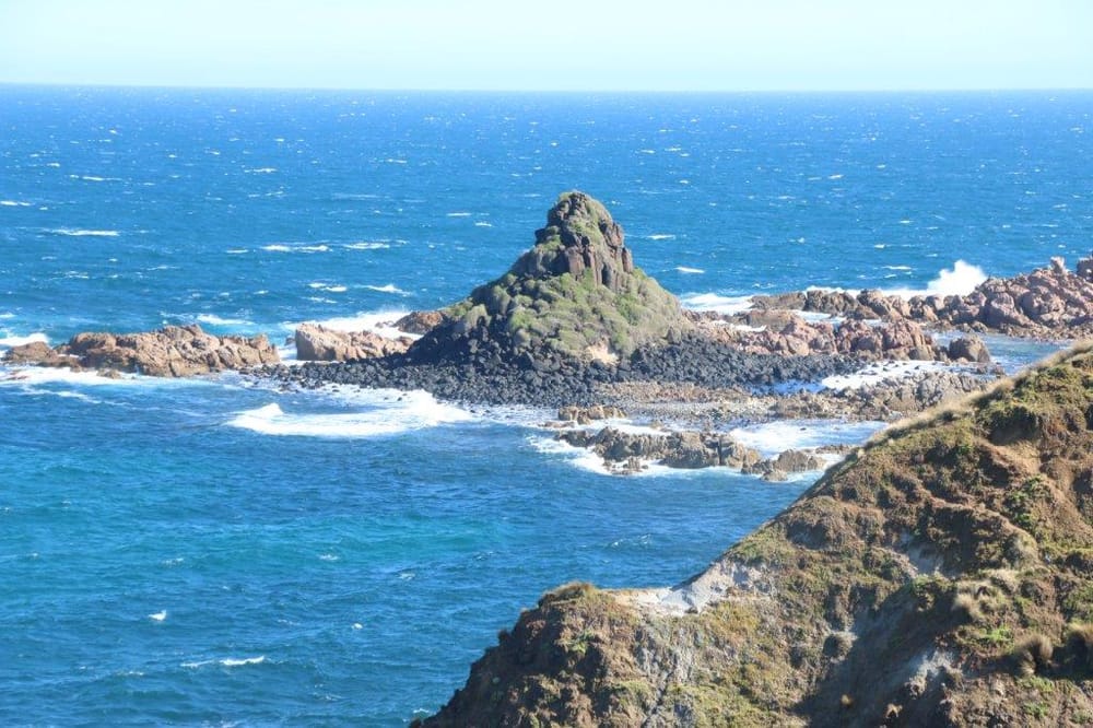 Lifejackets for dangerous rock fishing spots post image