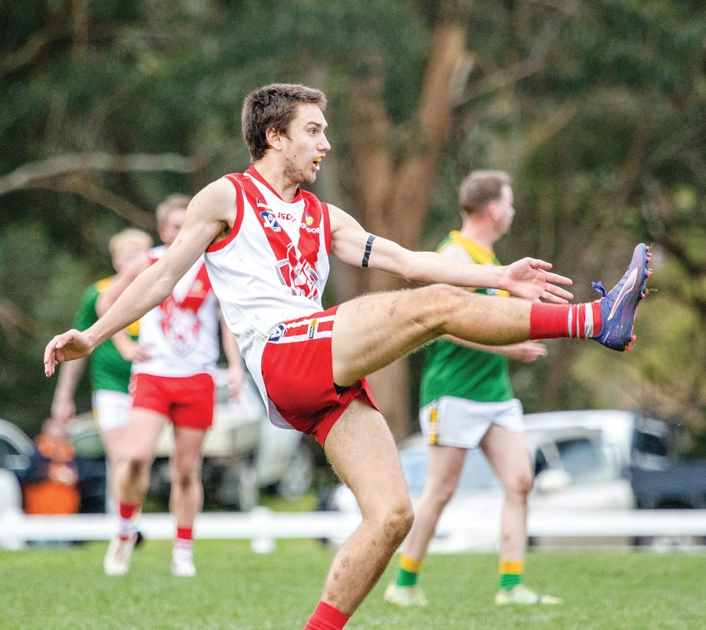 Roos cruise past Hillsmen post image