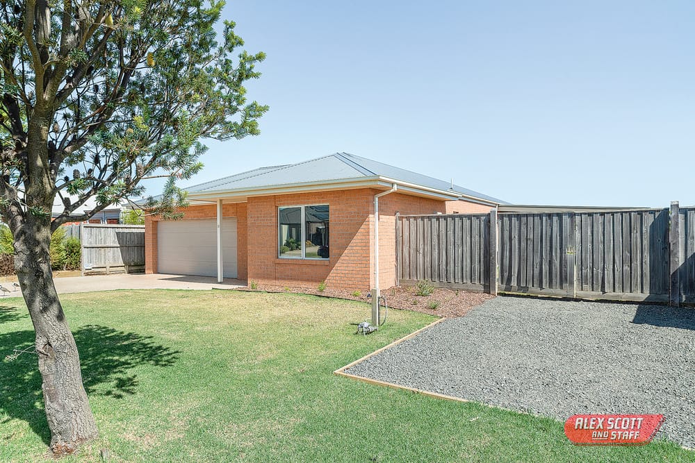 Perfect family home with space for boat or caravan post image