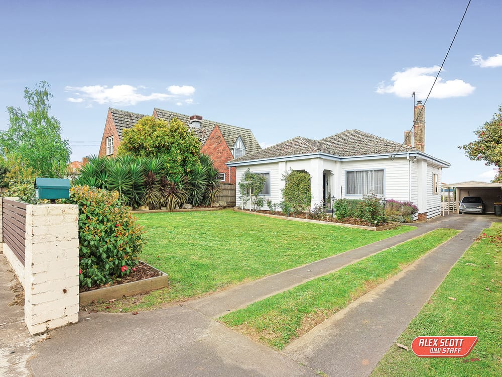 Art deco inspired home opposite the recreation reserve post image