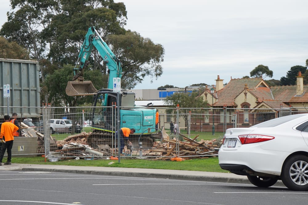 Down the dunny! Apex Park set for new toilets post image