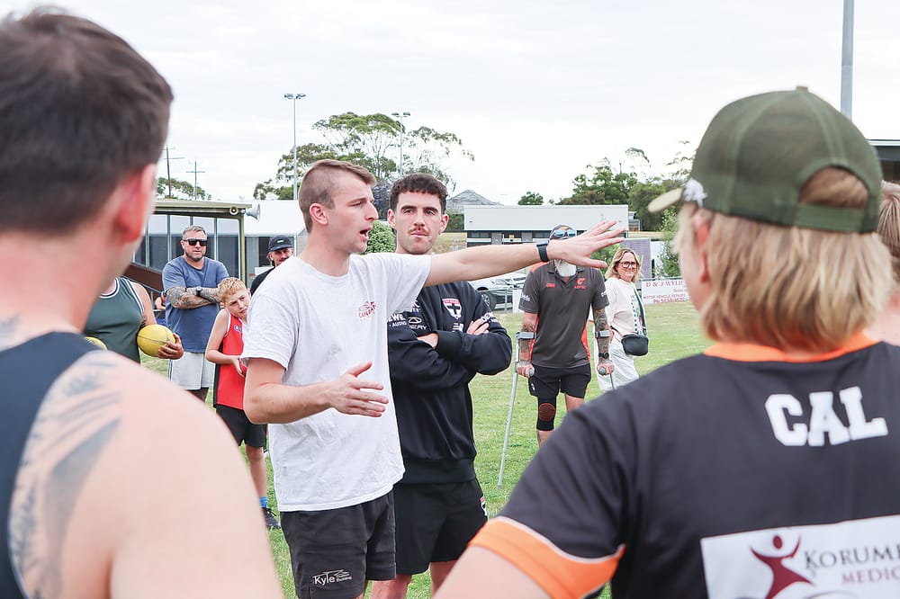 Saint helps give Giants junior program a kick-along post image